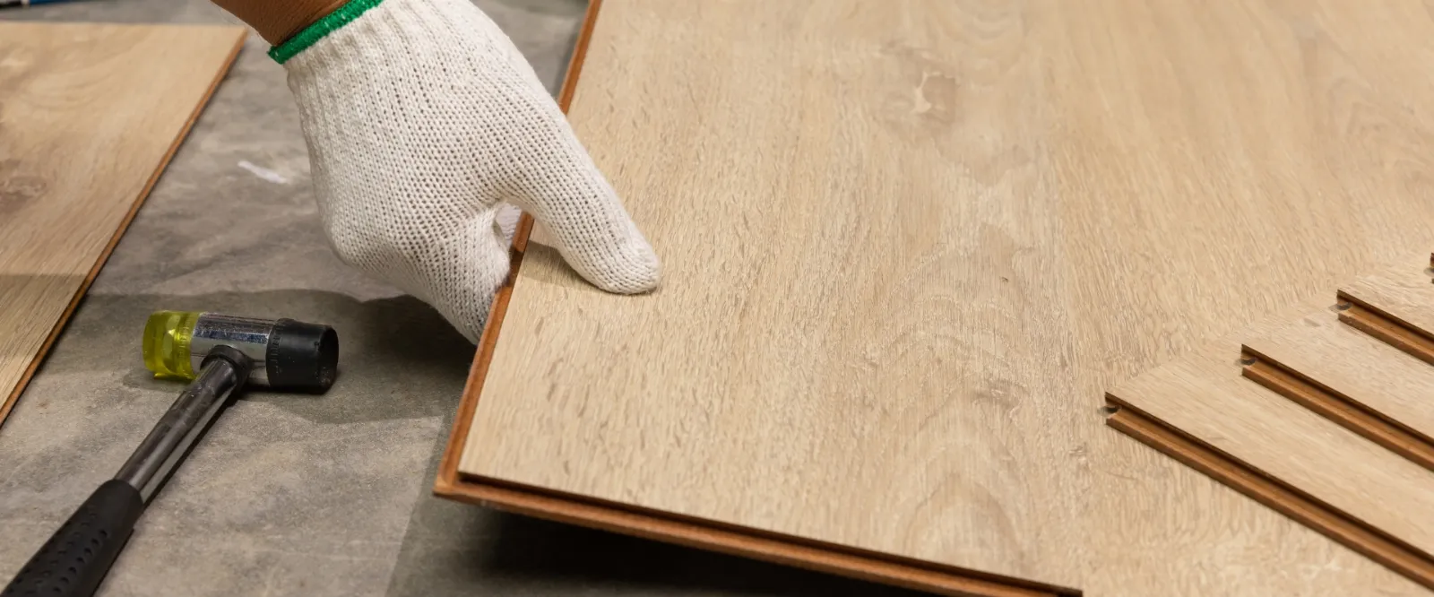 Een houten vloer leggen